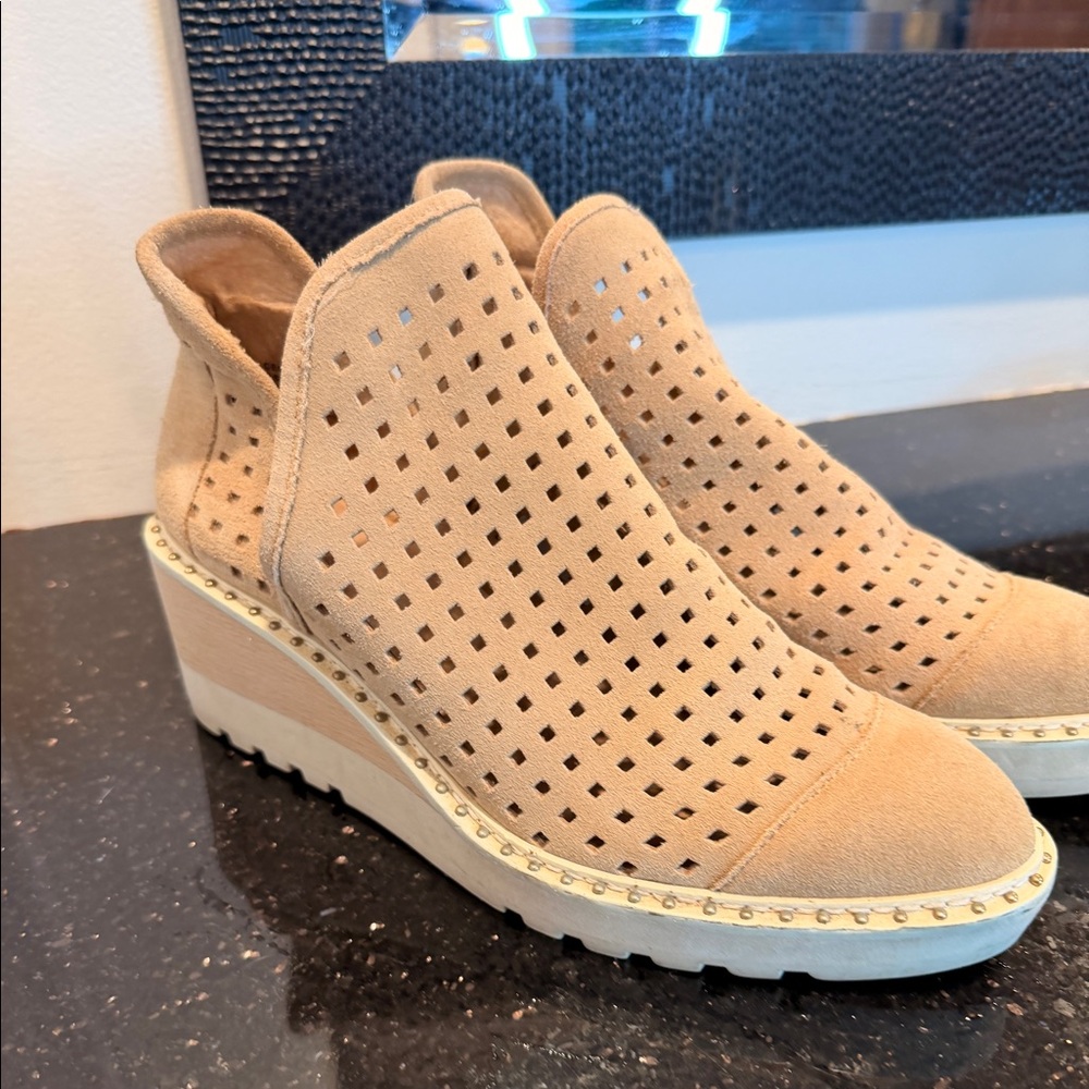 Cecelia New York Sz 7.5 Georgie Booties